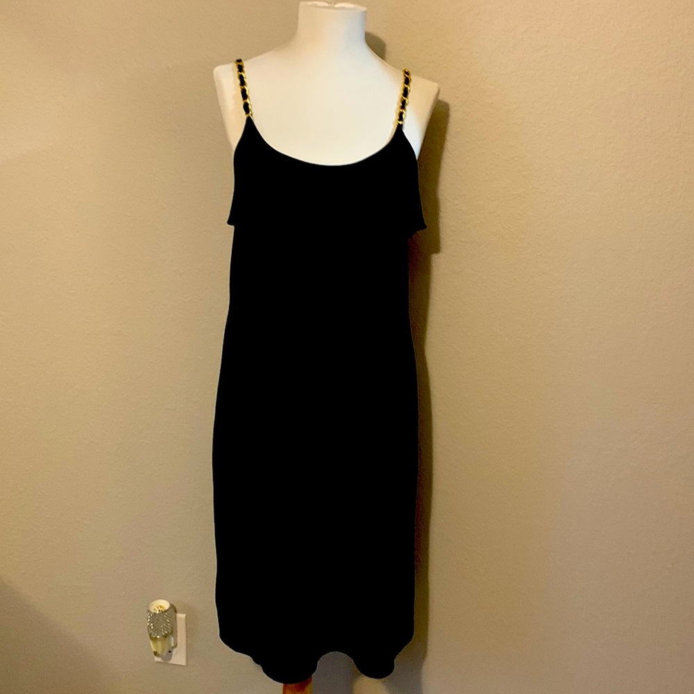 Beauty of a Dress! Gorgeous straps with gold metal. Size L 💄👠
